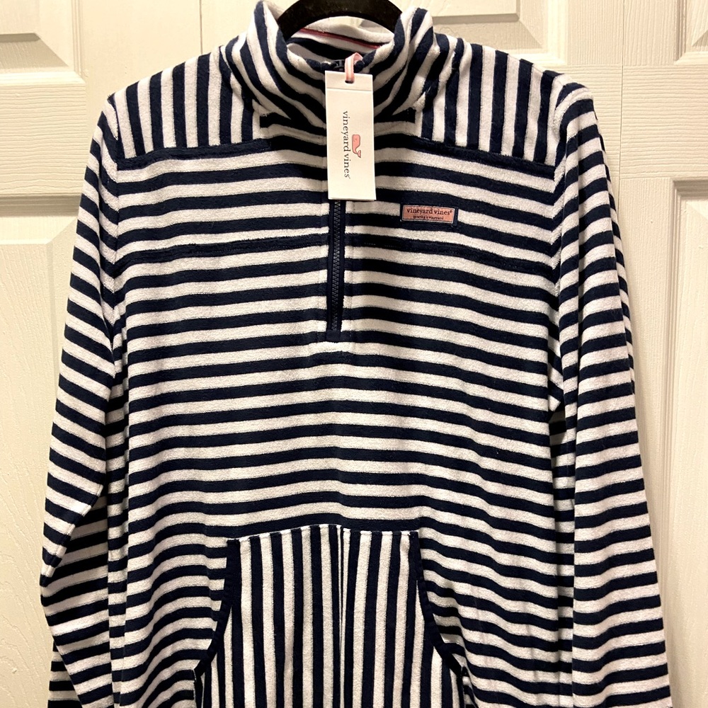 NWT Vineyard Vines 1/4 zip terry cloth shirt with front kangaroo pockets.